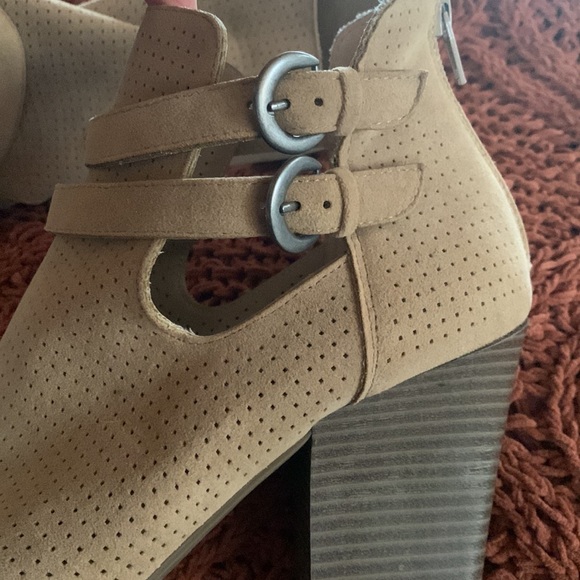 Women’s boot. - Picture 4 of 8